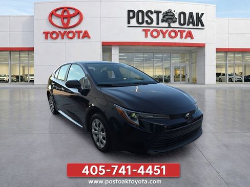 Used 2025 Toyota Corolla LE FWD image 9