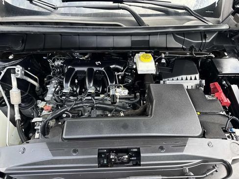 Used 2024 Nissan Pathfinder SV FWD image 10