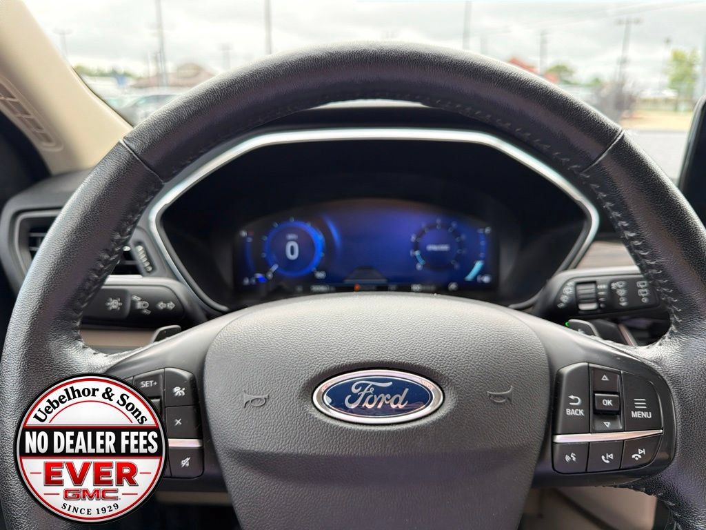 Used 2020 Ford Escape Titanium AWD/4WD image 24