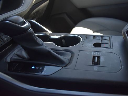 Used 2023 Toyota Highlander L image 29