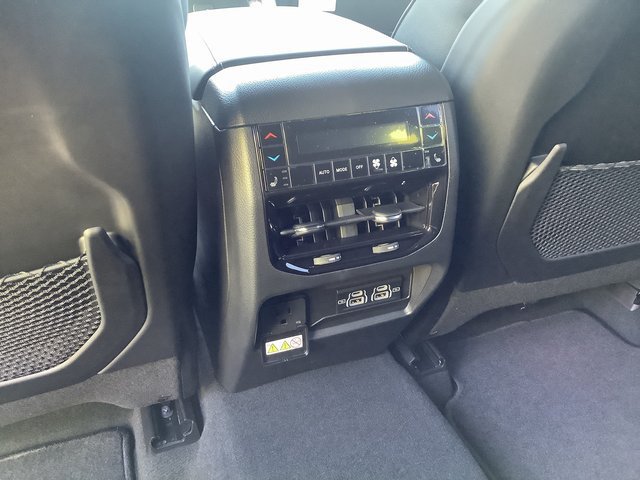 New 2023 Jeep Grand Cherokee Overland w/ Luxury Tech Group IV AWD/4WD image 29