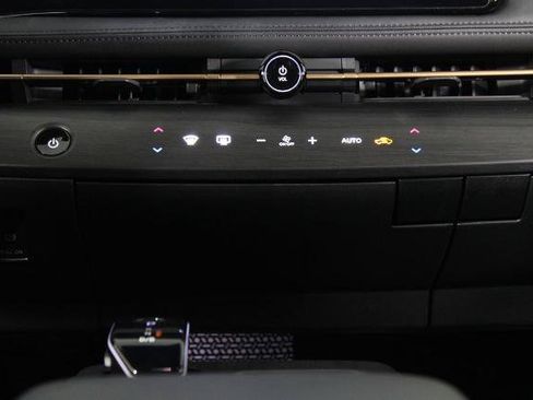 Certified 2024 Nissan Ariya AWD image 22