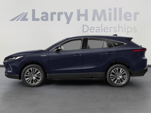 Used 2021 Toyota Venza XLE image 3