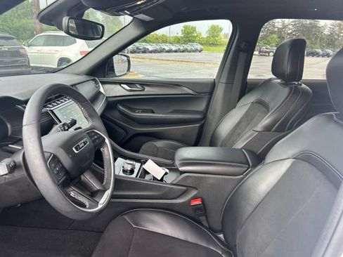 Used 2024 Jeep Grand Cherokee Altitude AWD/4WD image 11