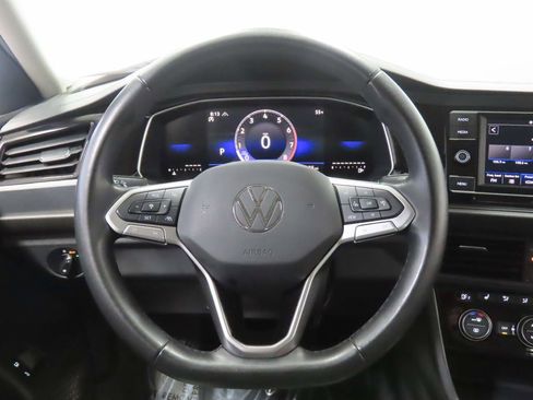 Certified 2024 Volkswagen Jetta SE image 10