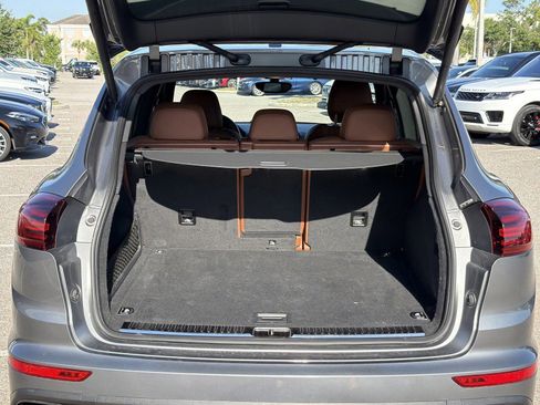Used 2017 Porsche Cayenne AWD/4WD image 11