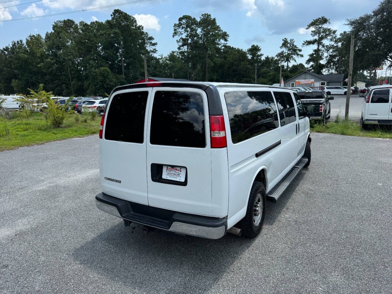 Used 2019 Chevrolet Express 3500 LT w/ LT Preferred Equipment Group RWD image 6