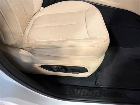 Certified 2025 Jeep Grand Cherokee Limited w/ Luxury Tech Group II image 11