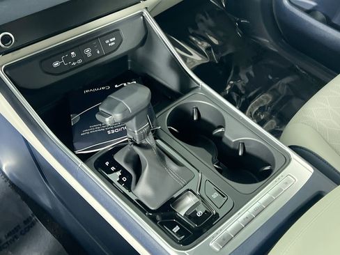 New 2026 Kia Carnival EX image 24