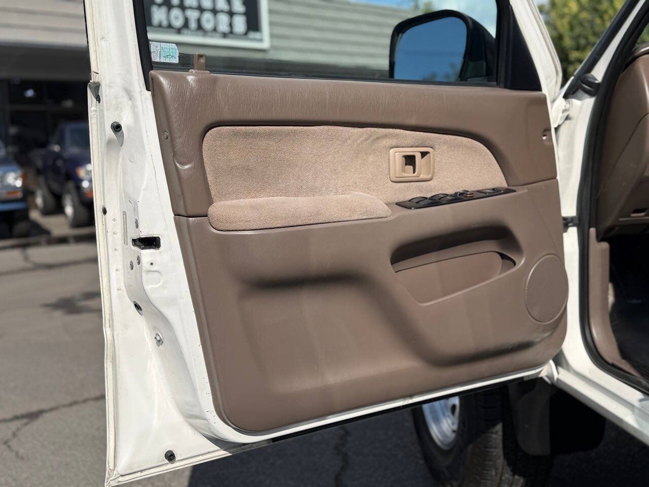 Used 2000 Toyota 4Runner 2WD w/ Upgrade Value Pkg 1 image 4