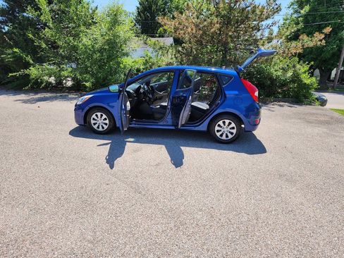Used 2017 Hyundai Accent SE FWD image 3