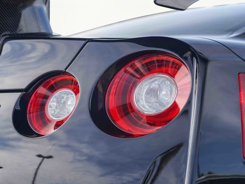 Used 2018 Nissan GT-R NISMO image 15