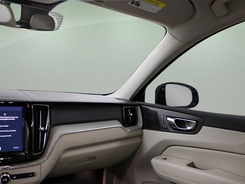 Certified 2023 Volvo XC60 B5 Ultimate w/ Climate Package image 15