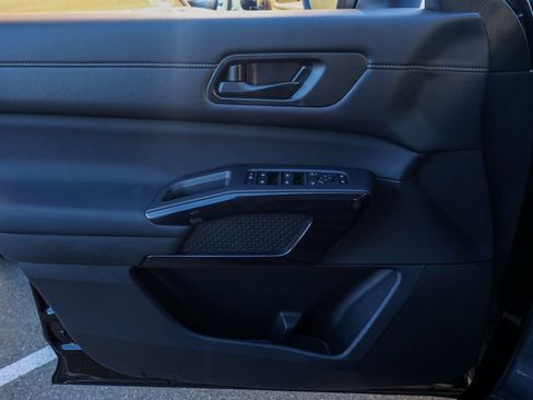 New 2025 Nissan Pathfinder SV image 23