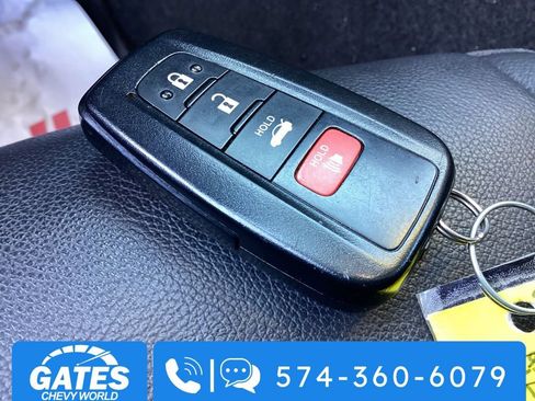 Used 2022 Toyota Camry XLE image 27