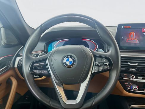 Used 2022 BMW 530i w/ Premium Package image 18