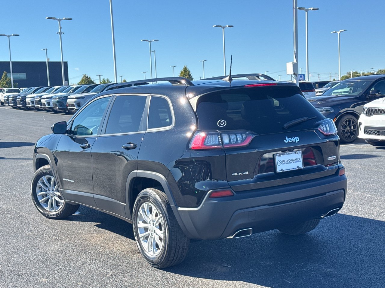 Used 2022 Jeep Cherokee Latitude Lux w/ Sun & Sound Group AWD/4WD image 4