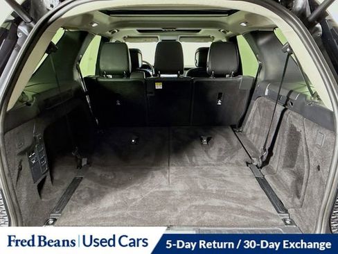 Used 2024 Land Rover Discovery S image 30