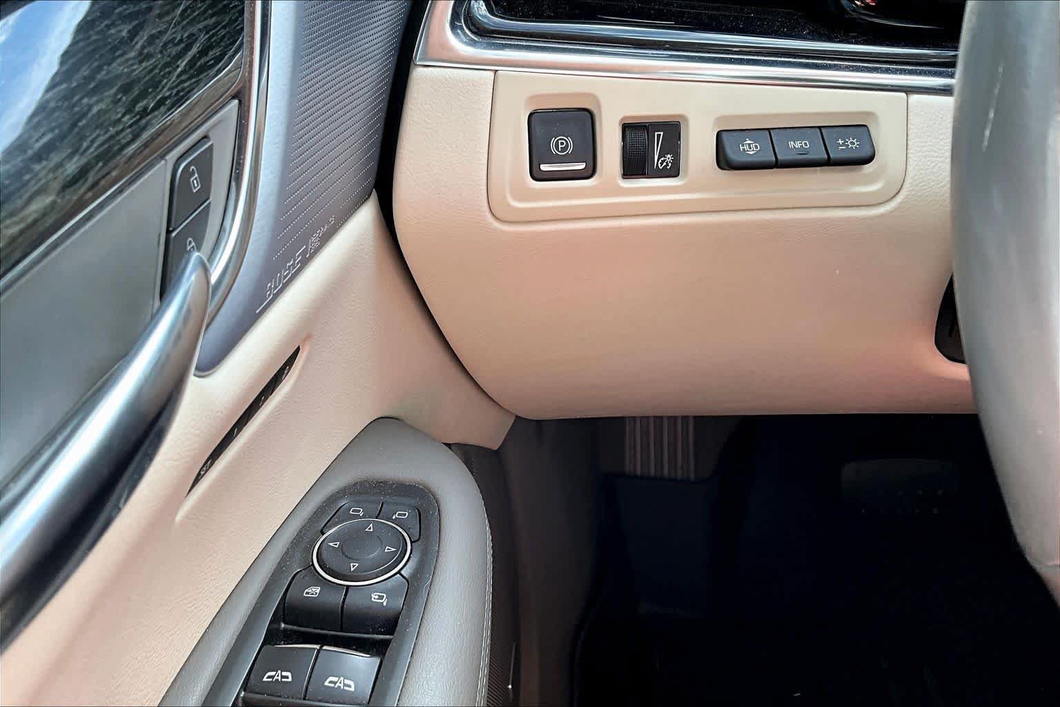Used 2020 Cadillac XT6 Premium Luxury FWD image 33
