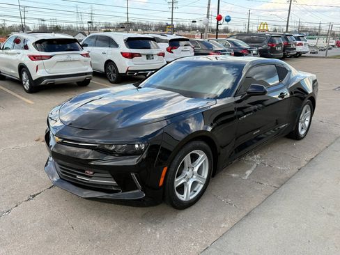 Used 2017 Chevrolet Camaro LT w/ Technology Package image 5