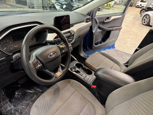 Used 2022 Ford Escape SE image 32