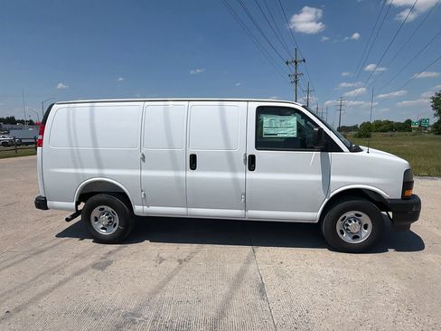 New 2025 Chevrolet Express 3500 w/ Driver Convenience Package RWD image 17