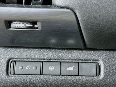 Used 2023 Nissan Pathfinder SL w/ Black Appearance Package AWD/4WD image 17