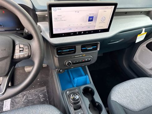 New 2025 Ford Maverick XLT image 25