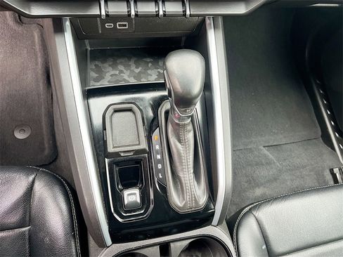 Used 2024 Chevrolet Colorado LT w/ LT Convenience Package image 16