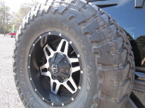 Used 2016 Jeep Wrangler Unlimited Rubicon w/ Connectivity Group image 18