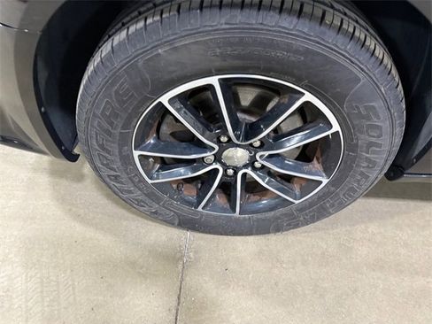 Used 2017 Dodge Grand Caravan SE image 16