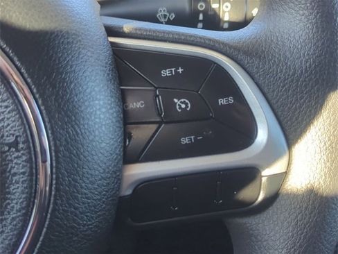 Used 2023 Jeep Renegade Latitude image 14