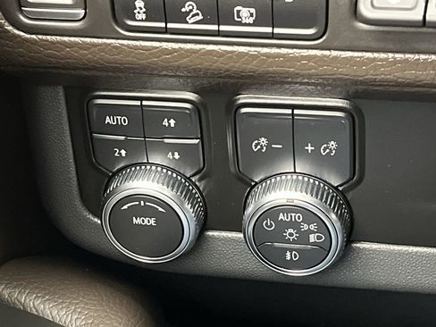 Certified 2022 GMC Yukon Denali image 19