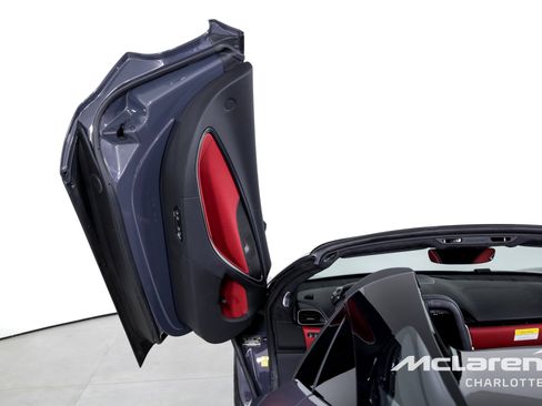 Used 2025 McLaren Artura Spider image 12