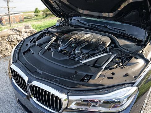 Used 2019 BMW 750i xDrive w/ Executive Package AWD/4WD image 21