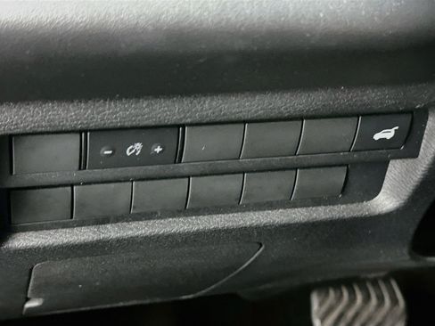 Used 2024 Mitsubishi Outlander SE AWD/4WD image 17