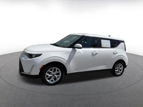 Used 2025 Kia Soul LX w/ LX Technology Package FWD image 7