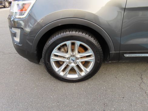 Used 2017 Ford Explorer XLT w/ Equipment Group 202A image 11