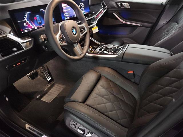 Used 2027 BMW X7 xDrive40i w/ M Sport Package AWD/4WD image 3