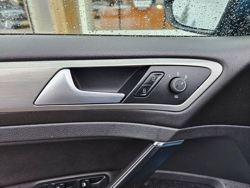 Used 2015 Volkswagen Golf TDI S image 17