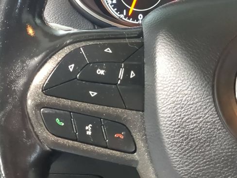 Used 2020 Jeep Cherokee Trailhawk w/ Cold Weather Group AWD/4WD image 29