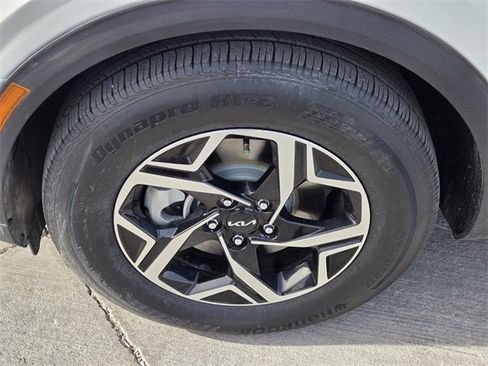 Used 2023 Kia Sportage LX image 9