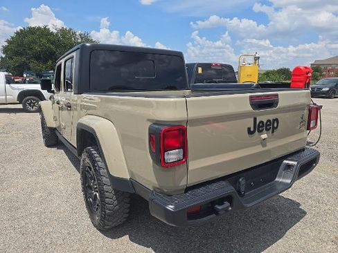 Used 2022 Jeep Gladiator Sport AWD/4WD image 8