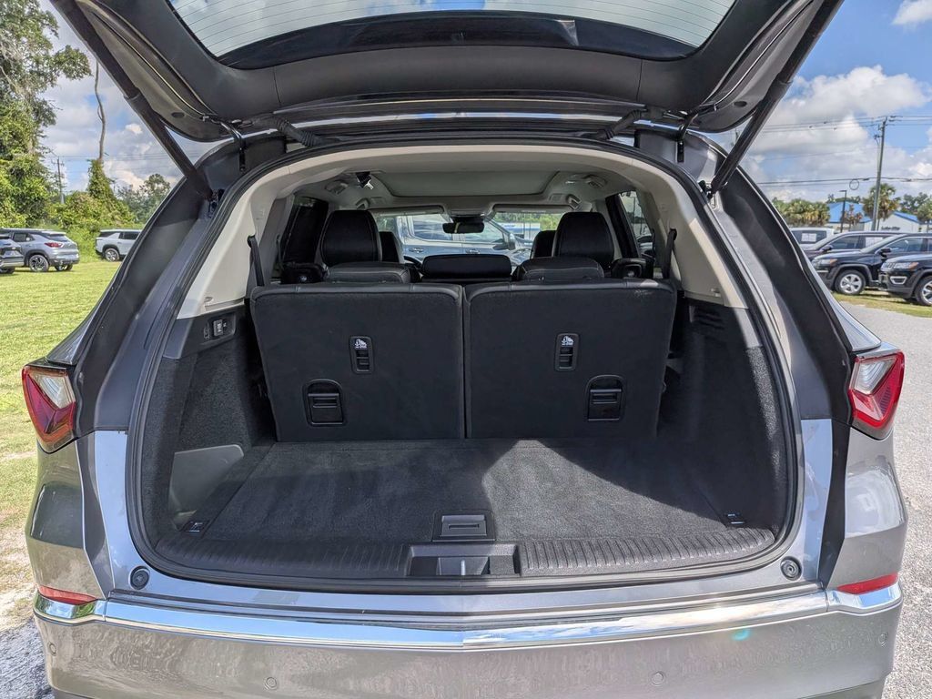 Used 2025 Acura MDX w/ Technology Package FWD image 12