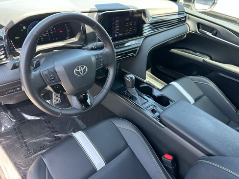 Used 2025 Toyota Camry SE FWD image 17