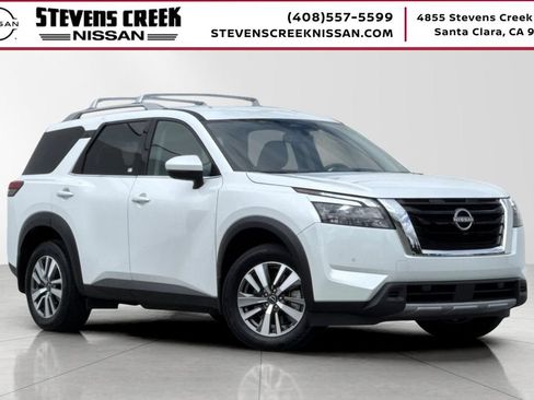 Used 2025 Nissan Pathfinder SL FWD image 1