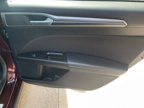 Used 2017 Ford Fusion SE w/ Equipment Group 201A image 37