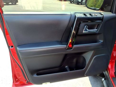 Used 2022 Toyota 4Runner TRD Off-Road Premium w/ Moonroof Package AWD/4WD image 18