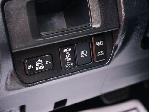 Used 2019 Toyota Tacoma Limited image 17