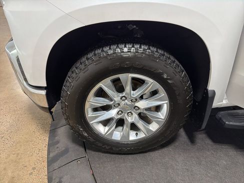 Certified 2022 Chevrolet Silverado 1500 LTZ w/ Technology Package image 40